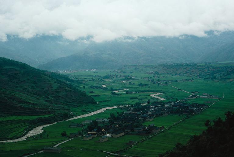 Valley en route to Yangbi city on return from Malutang, Yangbi Xian, on W side of Cang Shan Valley en route to Yangbi city on return from Malutang, Yangbi Xian, on W side of Cang Shan